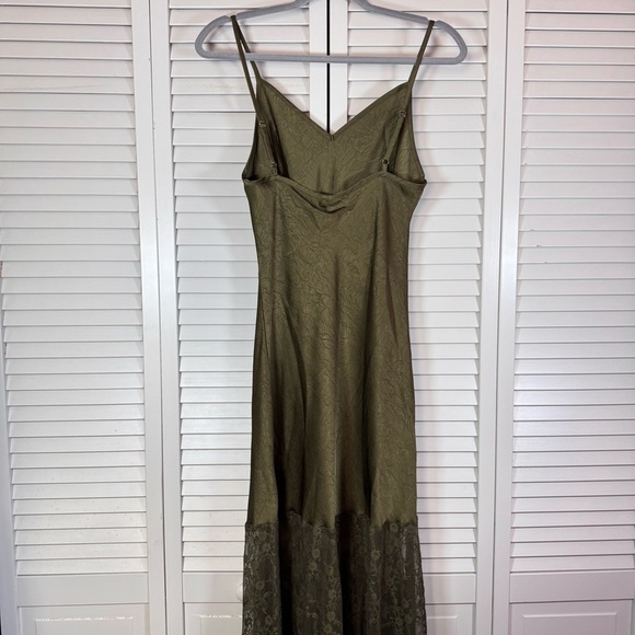 Ebby And I Satin Spaghetti Strap Maxi Dress Khaki Green Lace Trim Size 8 NEW - Picture 3 of 10